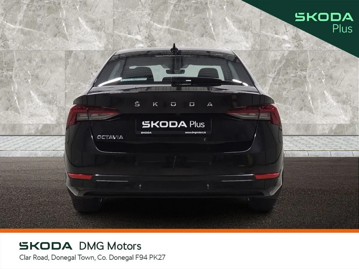Skoda Octavia Saloon, Diesel, 2023, Black