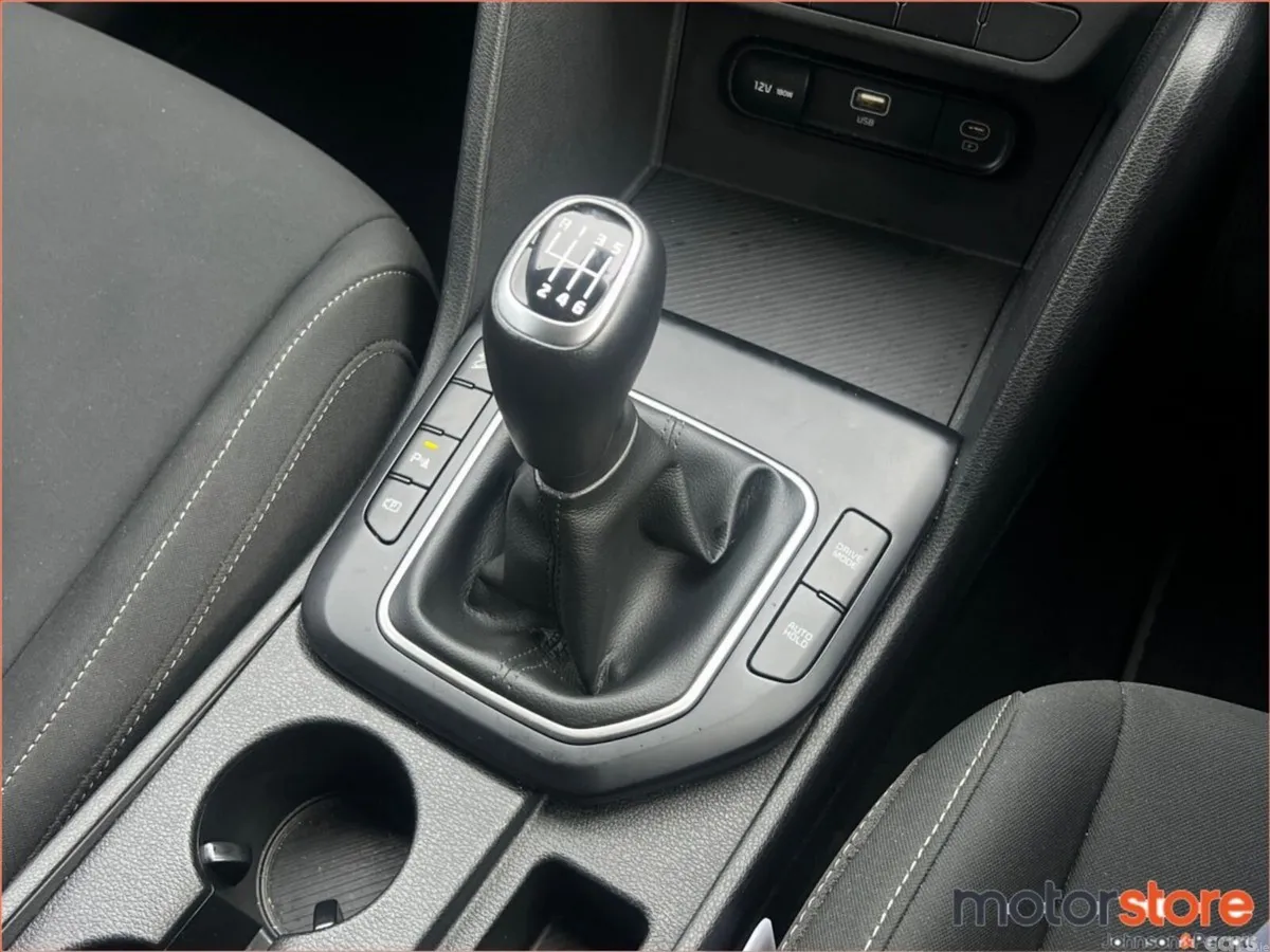 Kia Sportage SUV, Diesel Hybrid, 2023, Red