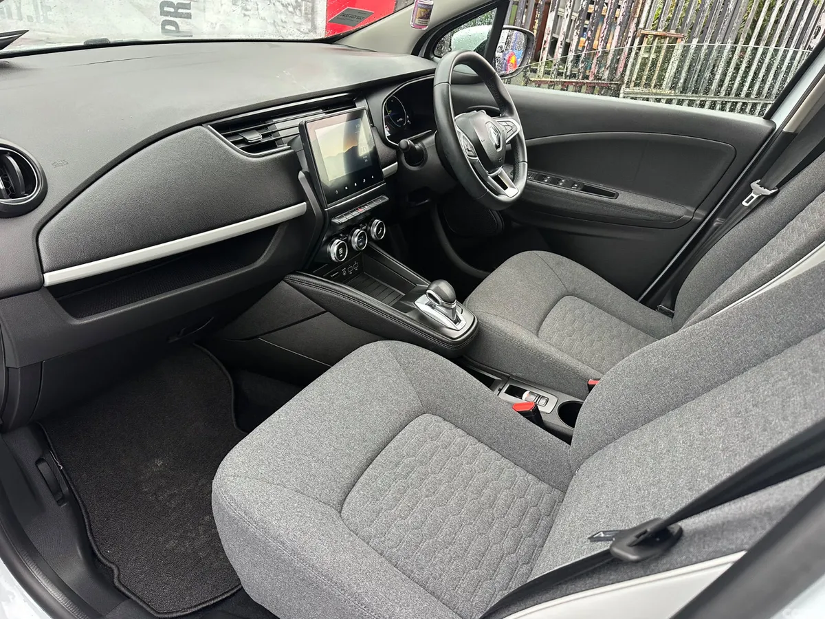 Renault Zoe Hatchback, Electric, 2022, White