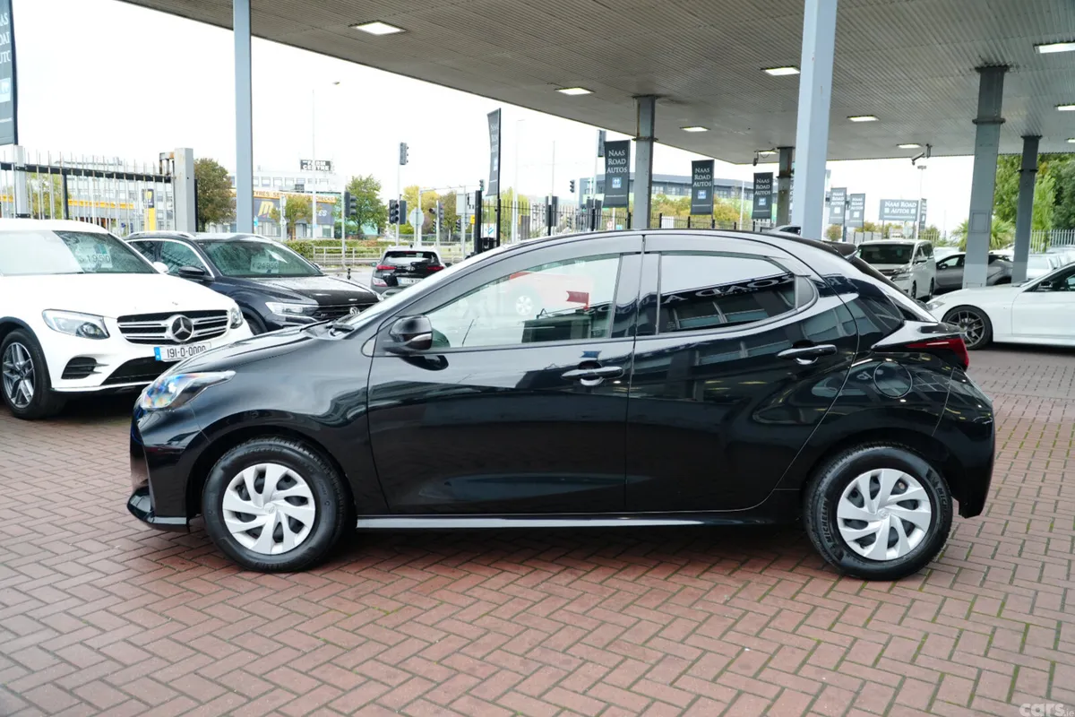 Toyota Yaris Hatchback, Petrol, 2021, Black