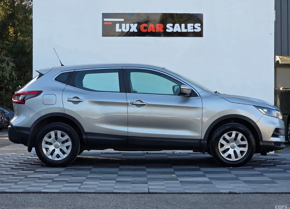 Nissan Qashqai SUV, Petrol, 2017, Grey