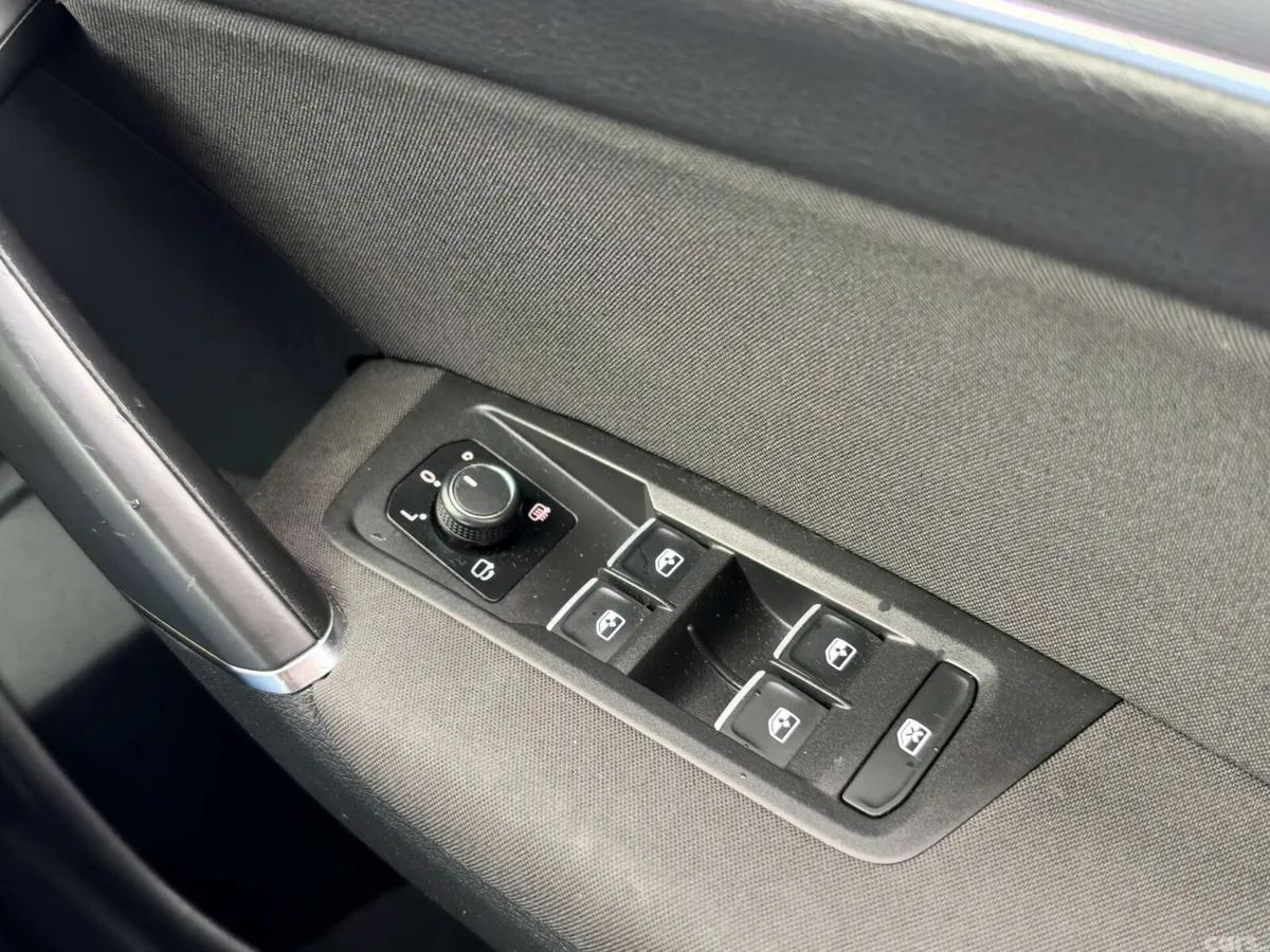 Volkswagen Touran MPV, Diesel, 2018, Black