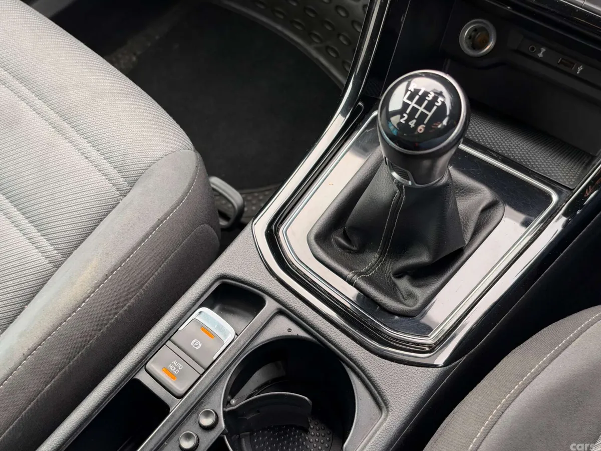 Volkswagen Touran MPV, Diesel, 2018, Black