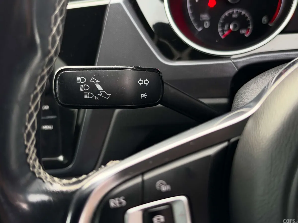 Volkswagen Touran MPV, Diesel, 2018, Black