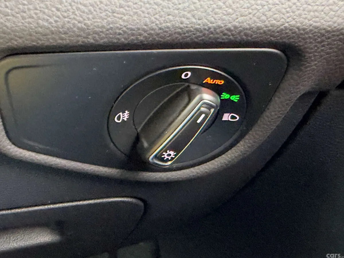 Volkswagen Touran MPV, Diesel, 2018, Black