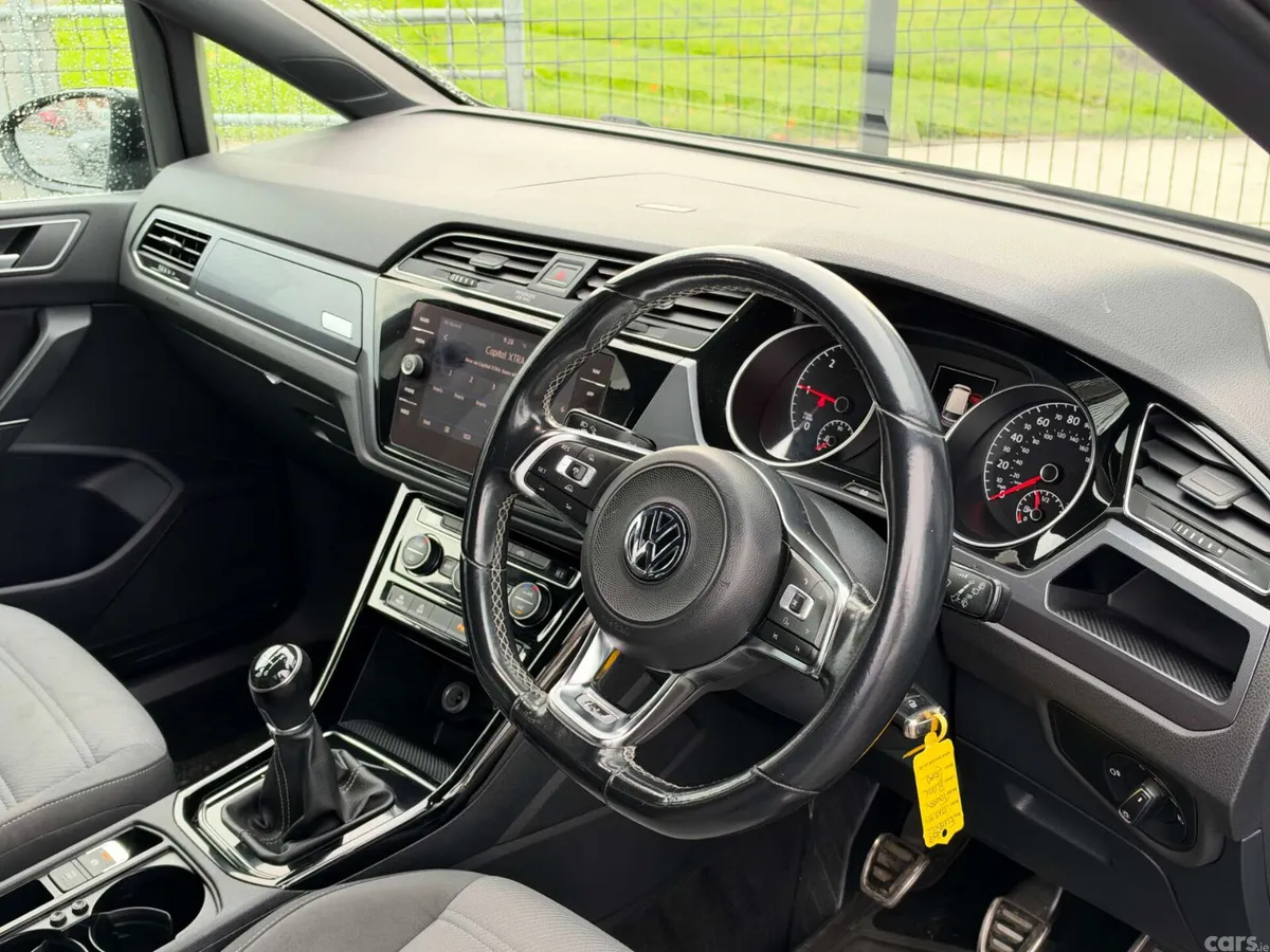 Volkswagen Touran MPV, Diesel, 2018, Black