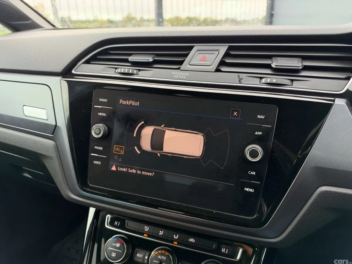 Volkswagen Touran MPV, Diesel, 2018, Black