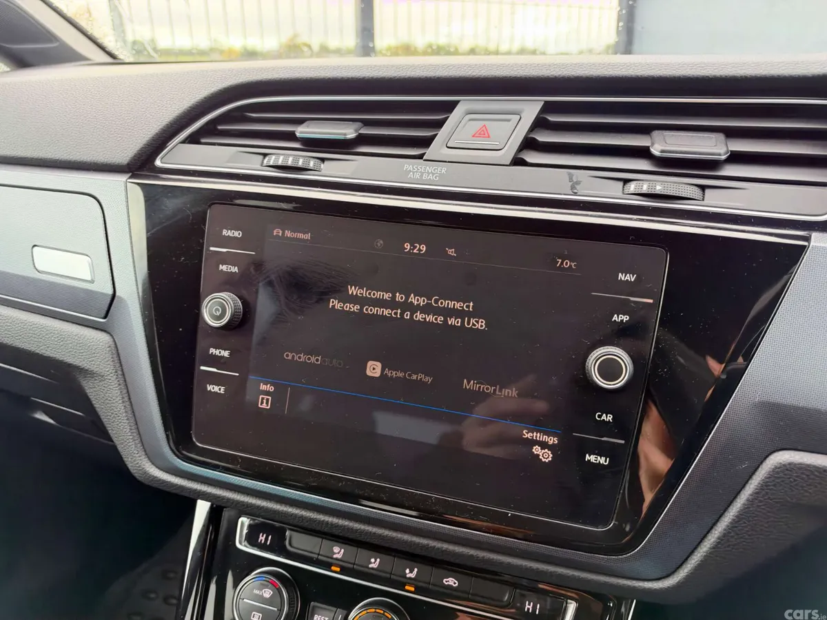 Volkswagen Touran MPV, Diesel, 2018, Black
