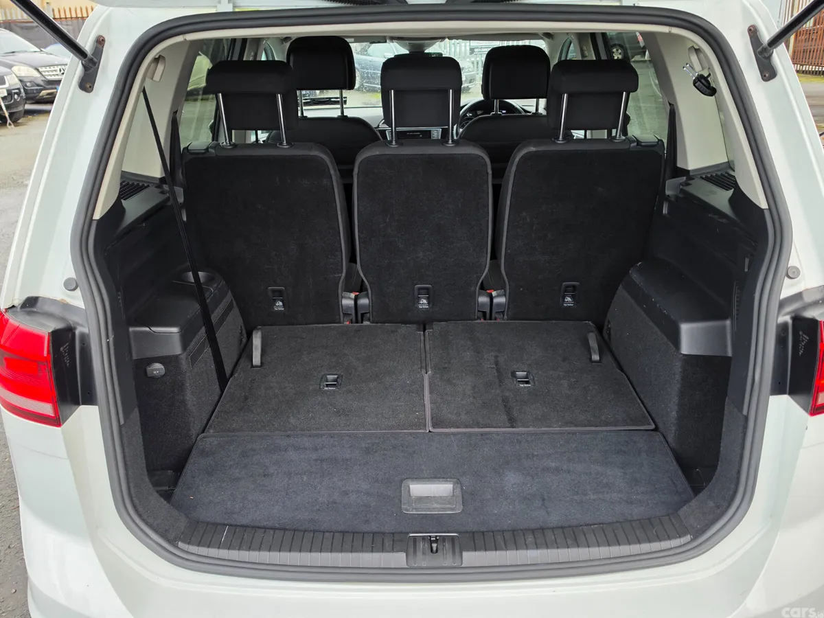 Volkswagen Touran MPV, Petrol, 2016, White