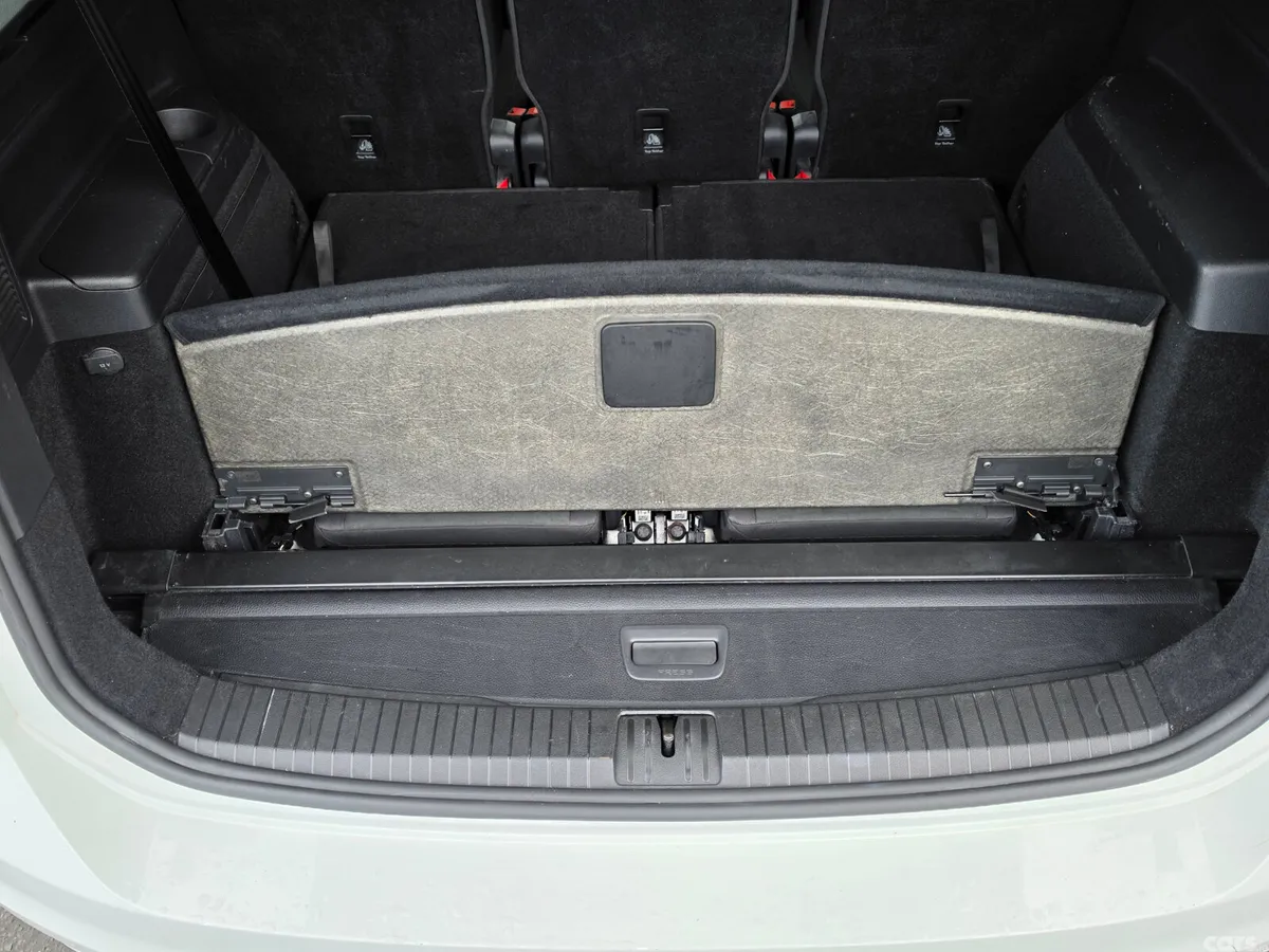Volkswagen Touran MPV, Petrol, 2016, White