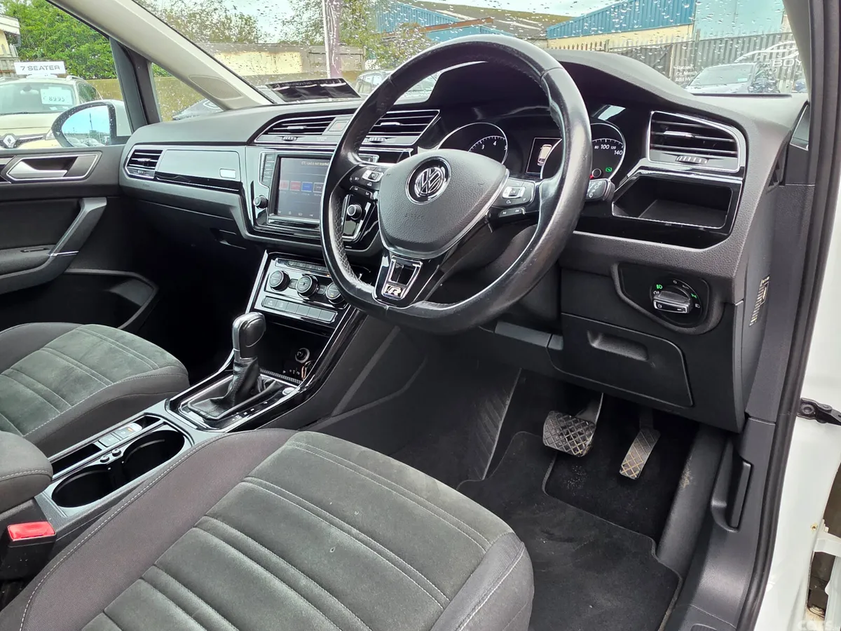 Volkswagen Touran MPV, Petrol, 2016, White