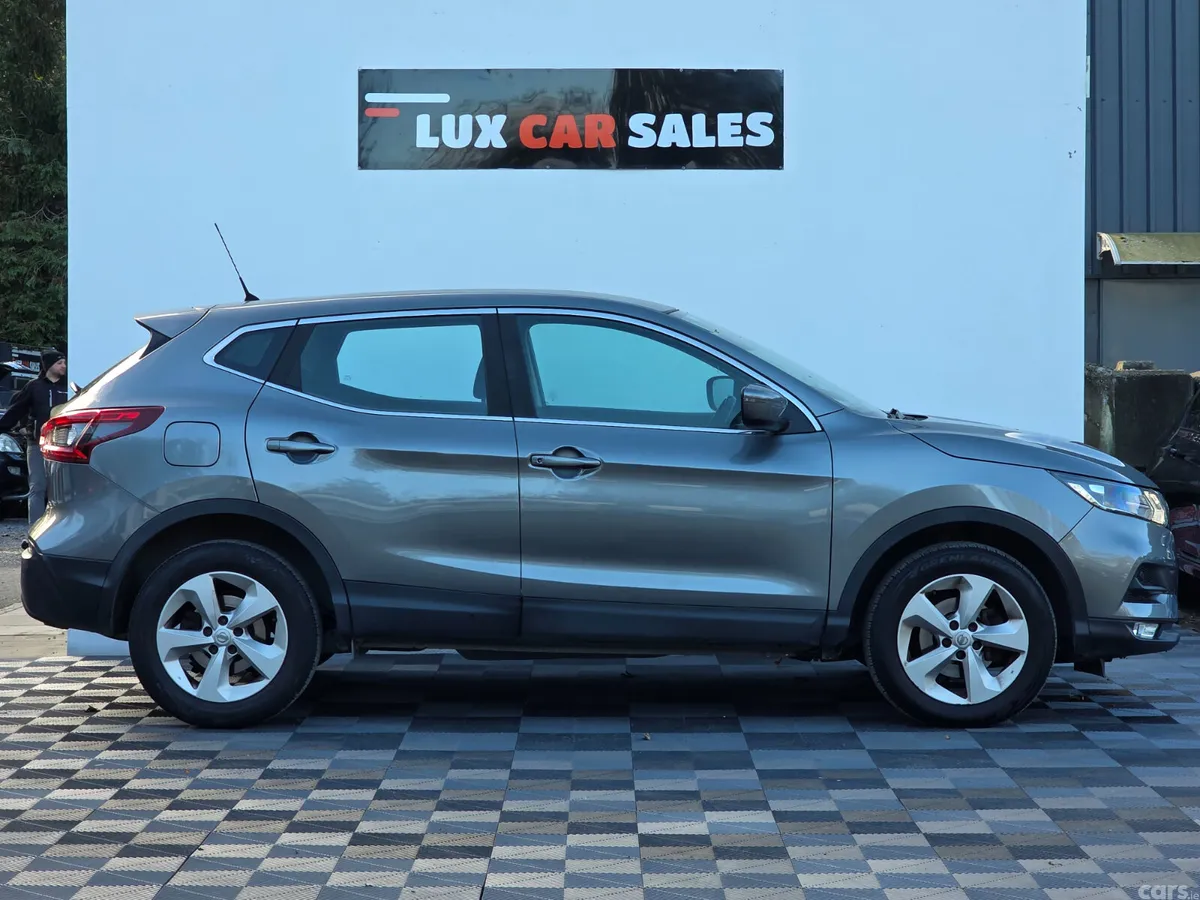 Nissan Qashqai SUV, Diesel, 2017, Grey