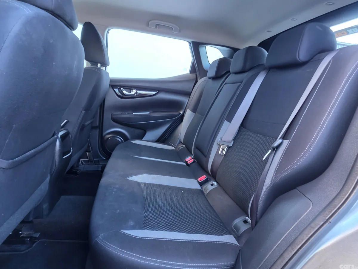 Nissan Qashqai SUV, Diesel, 2017, Grey