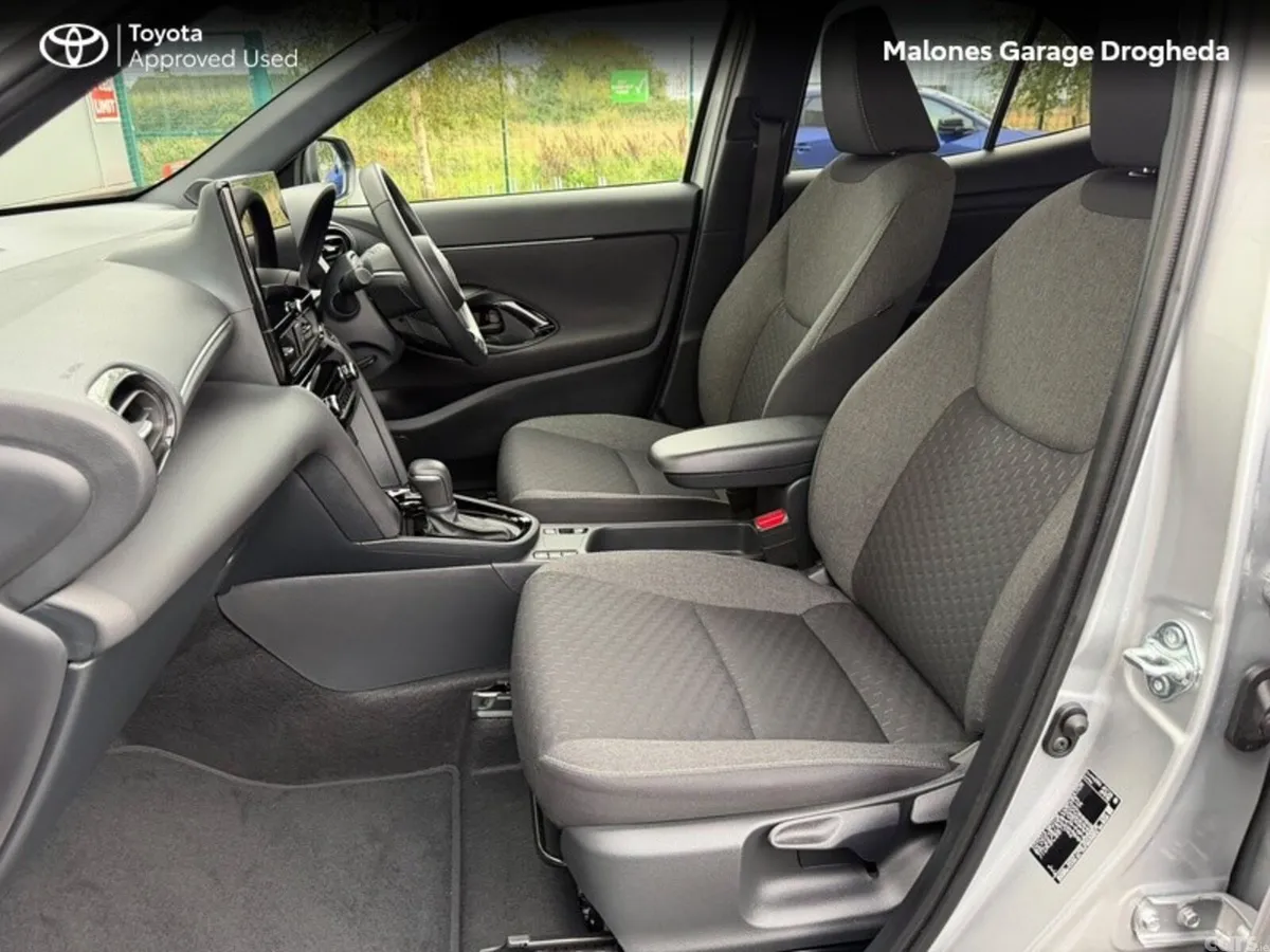 Toyota Yaris Cross Hatchback, Petrol Hybrid, 2026, Grey