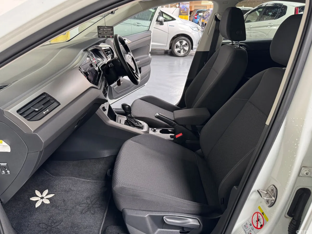 Volkswagen Polo Hatchback, Petrol, 2018, White