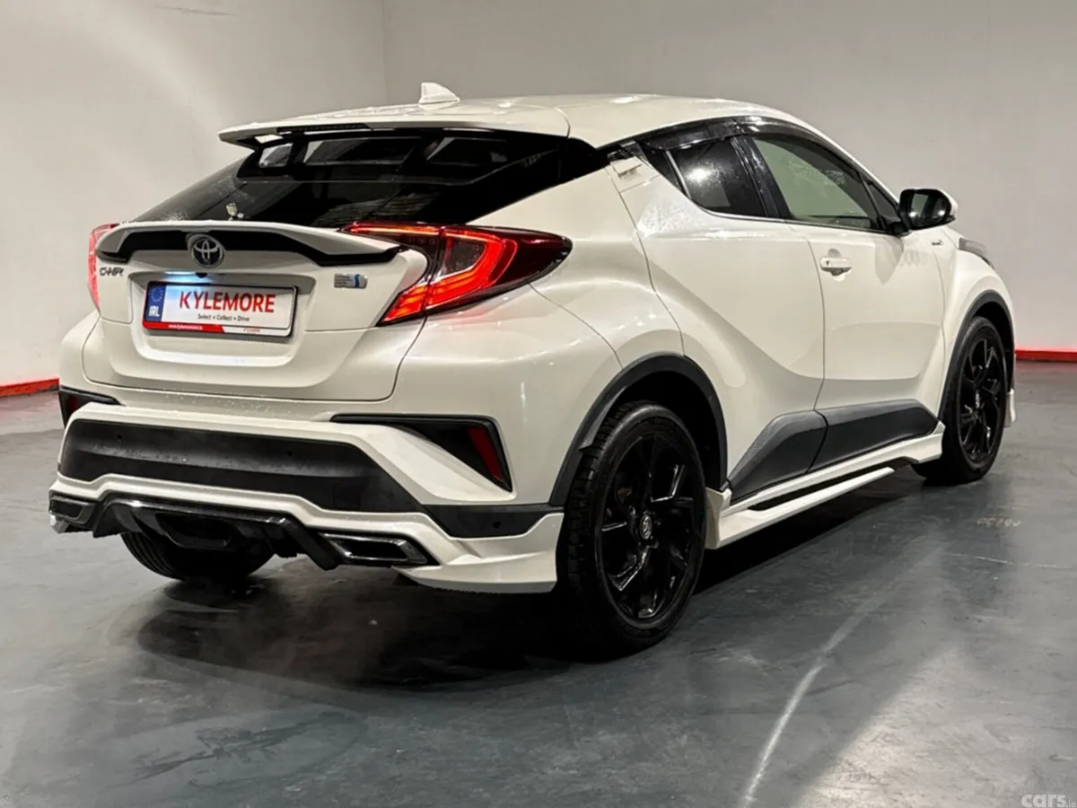 Toyota C-HR SUV, Petrol Hybrid, 2018, White