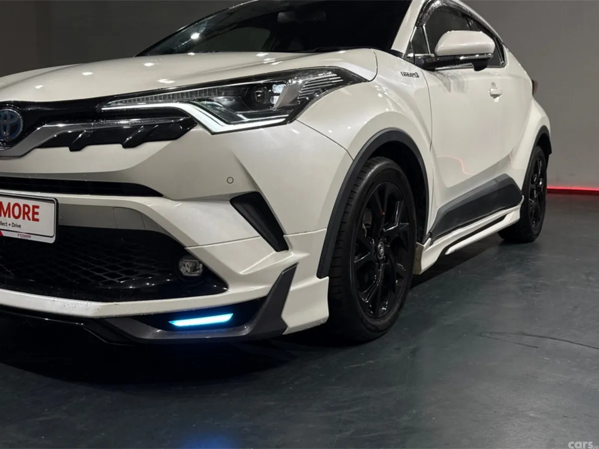 Toyota C-HR SUV, Petrol Hybrid, 2018, White