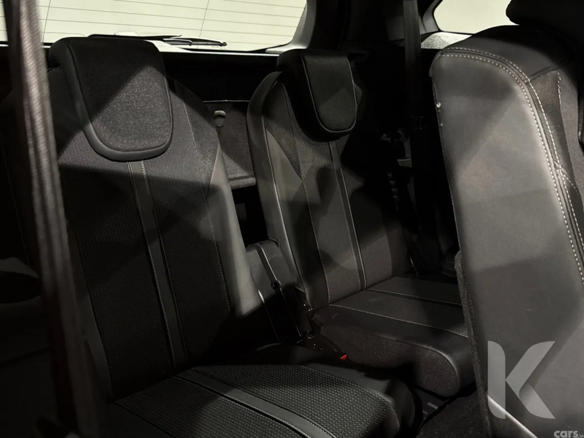 Peugeot 5008 MPV, Petrol Hybrid, 2024, Black