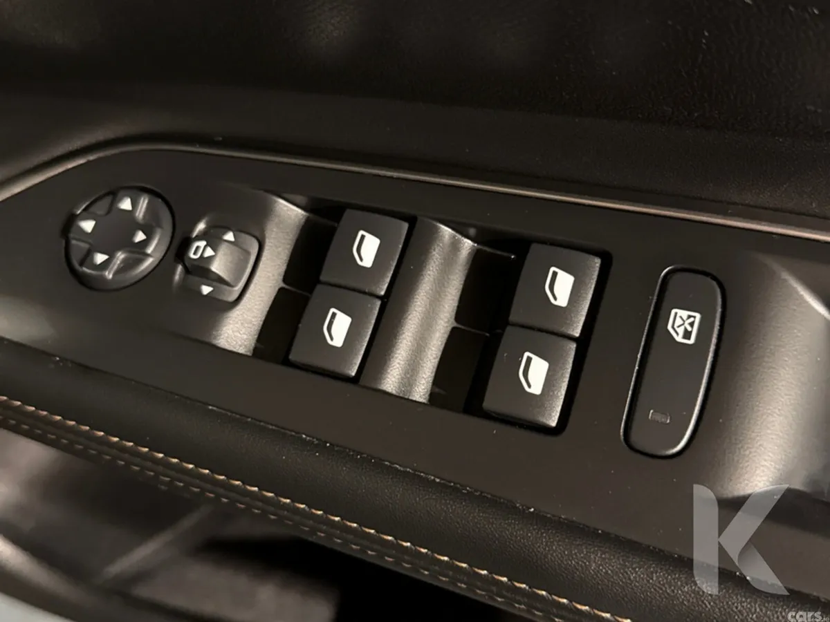 Peugeot 5008 MPV, Petrol Hybrid, 2024, Black