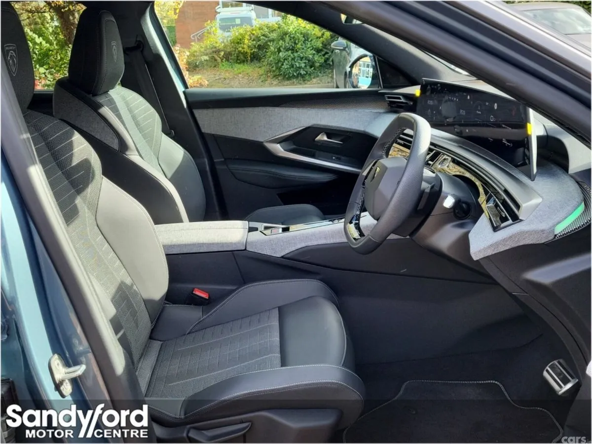 Peugeot 5008 MPV, Petrol Hybrid, 2026, Blue