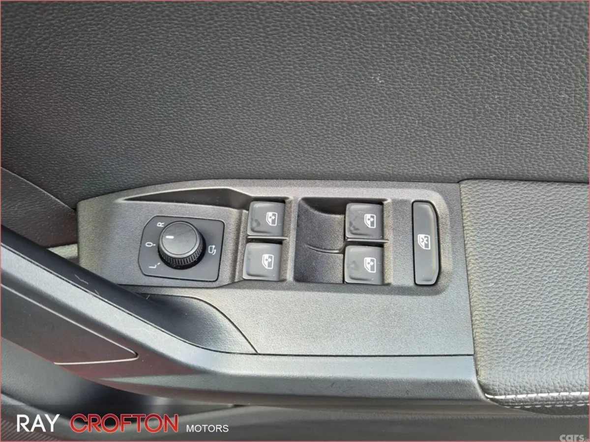 SEAT Arona SUV, Petrol, 2023, Red