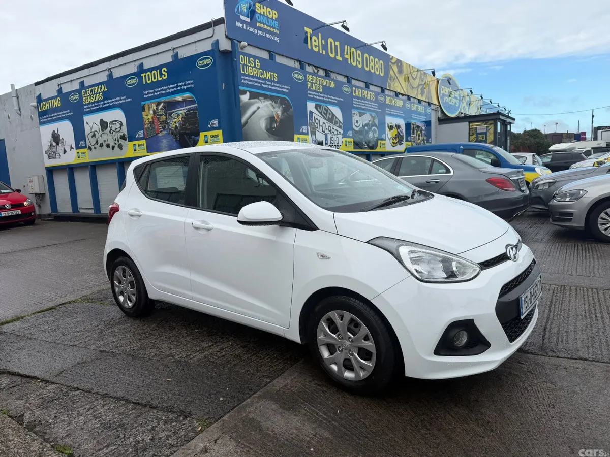 Hyundai i10 Hatchback, Petrol, 2015, White