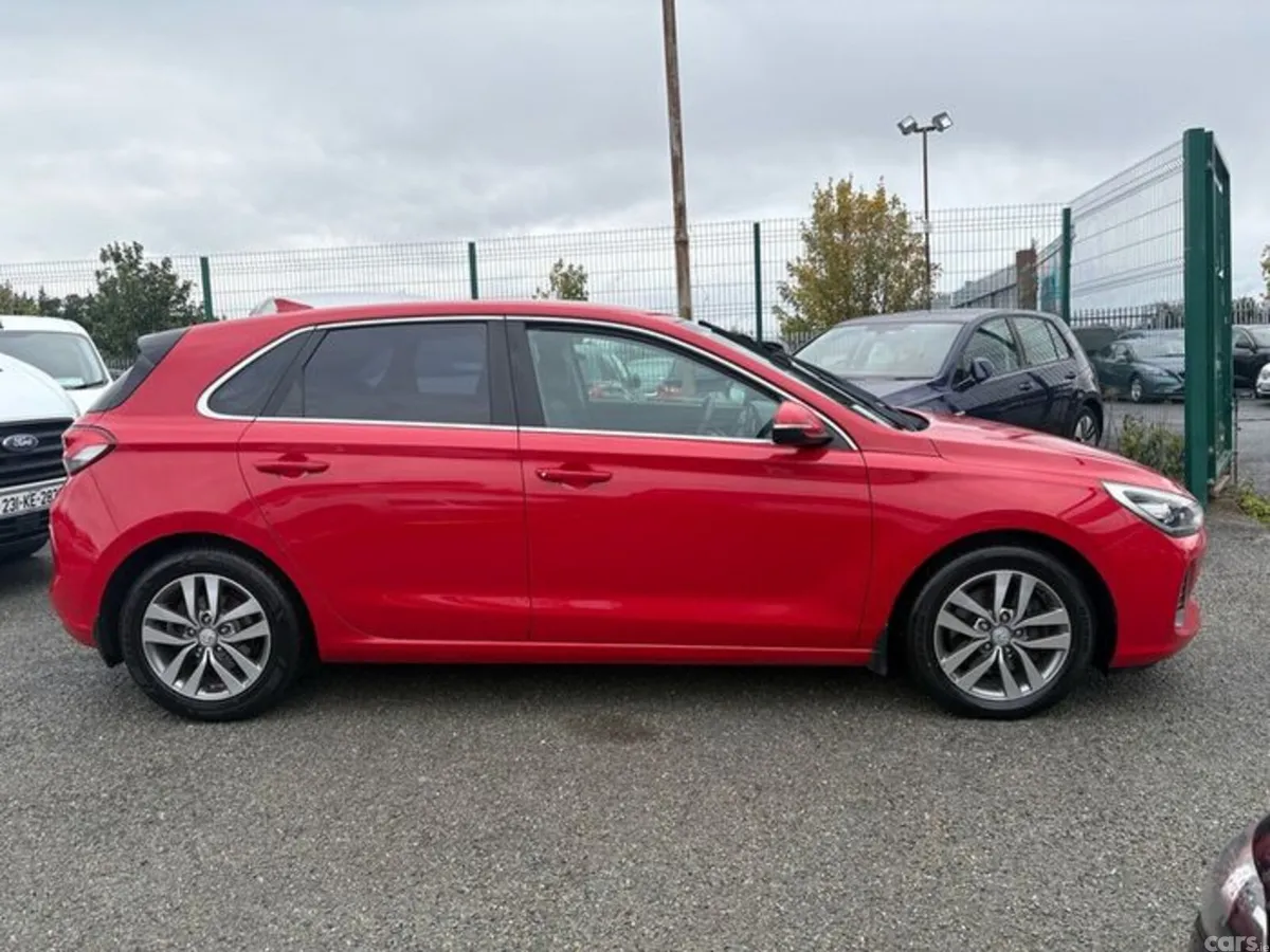 Hyundai i30 Hatchback, Diesel, 2017, Red