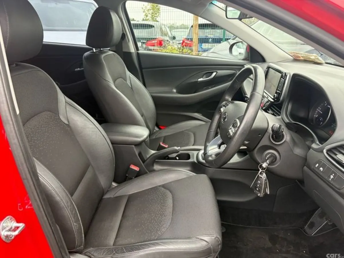 Hyundai i30 Hatchback, Diesel, 2017, Red