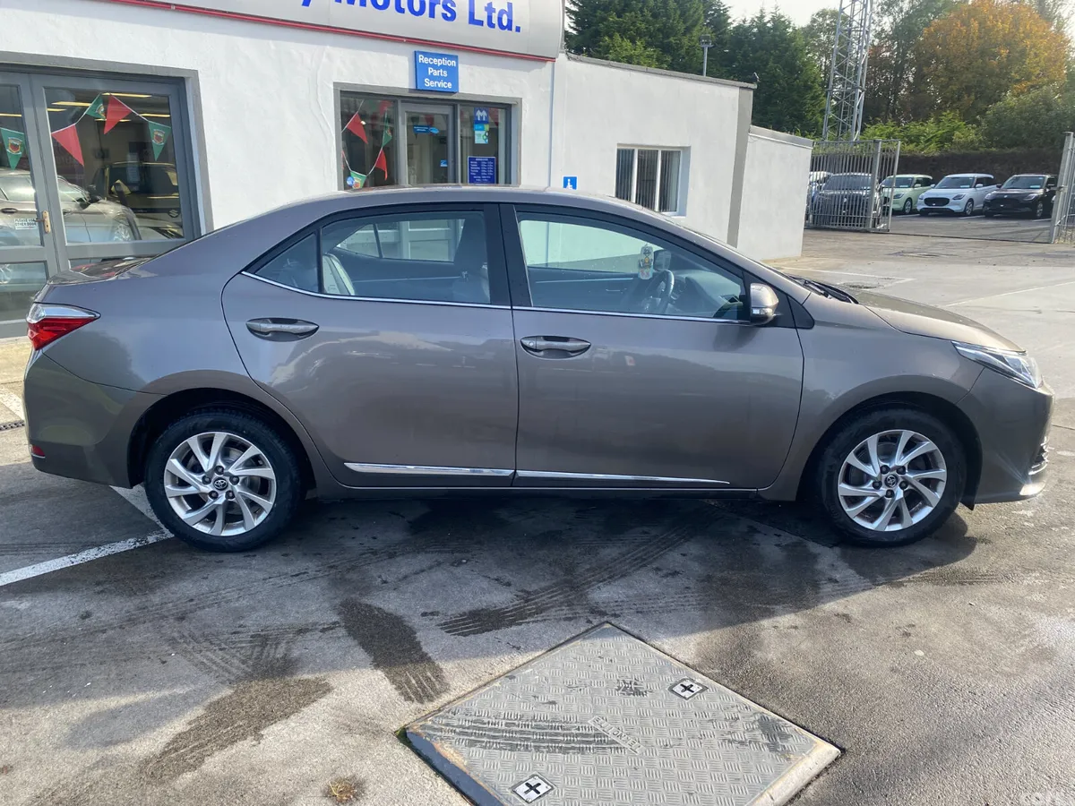 Toyota Corolla Saloon, Petrol, 2017, Grey