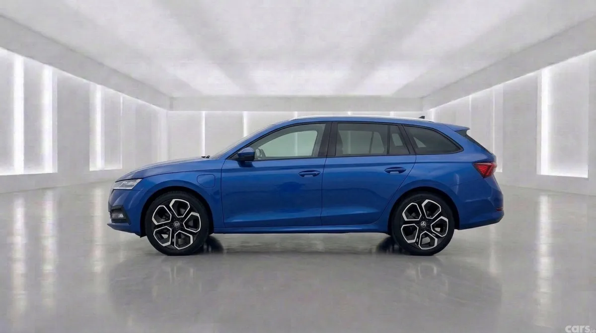 Skoda Octavia Estate, Petrol Hybrid, 2022, Blue