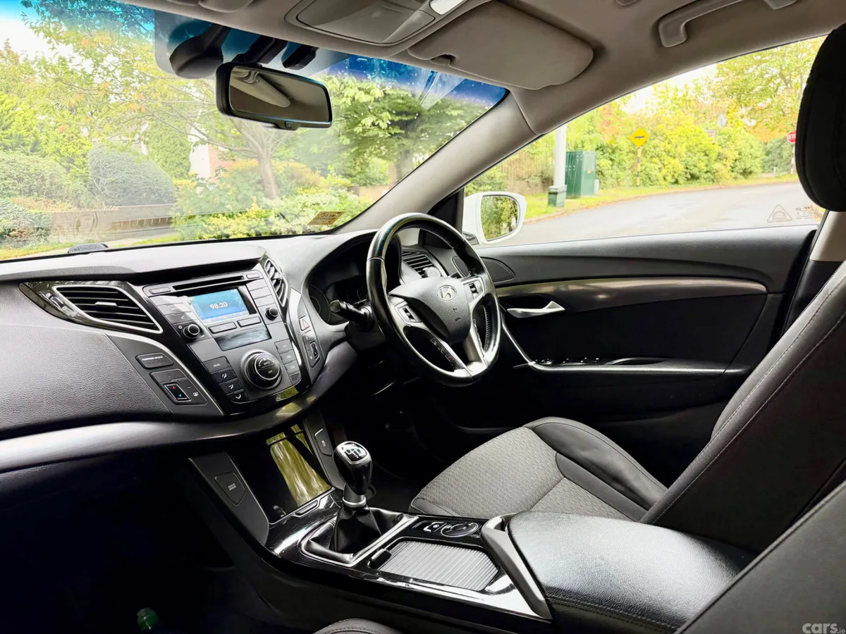 Hyundai i40 Saloon, Diesel, 2016, White