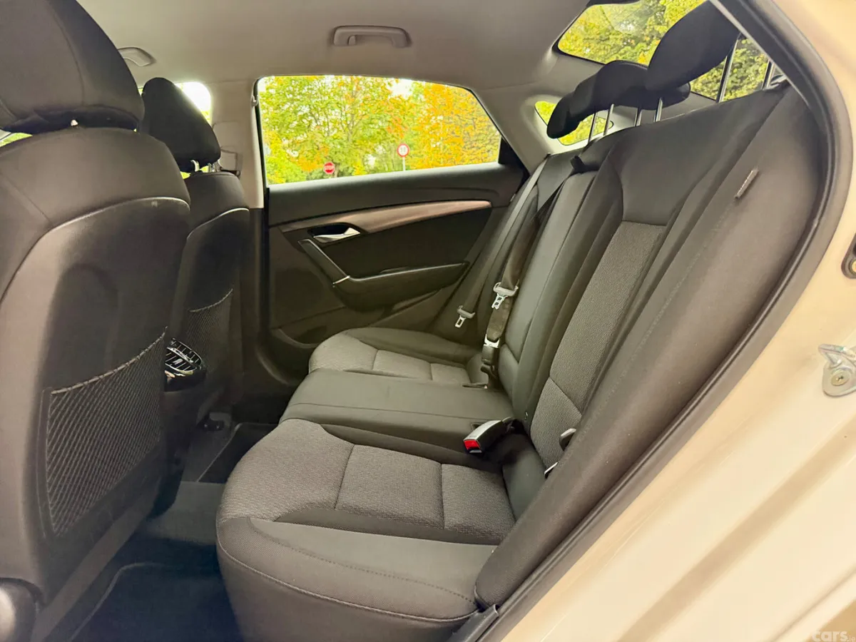 Hyundai i40 Saloon, Diesel, 2016, White