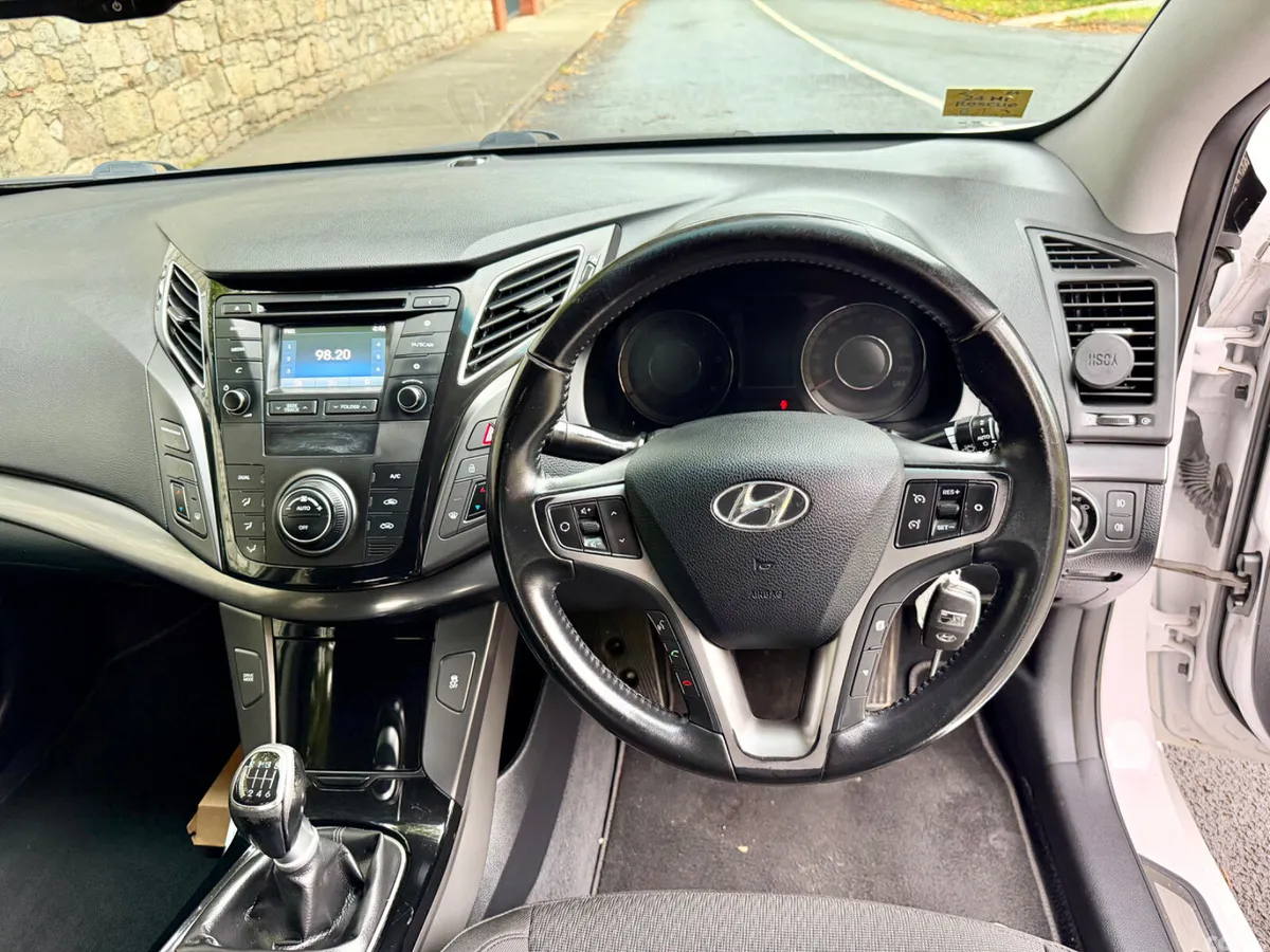 Hyundai i40 Saloon, Diesel, 2016, White