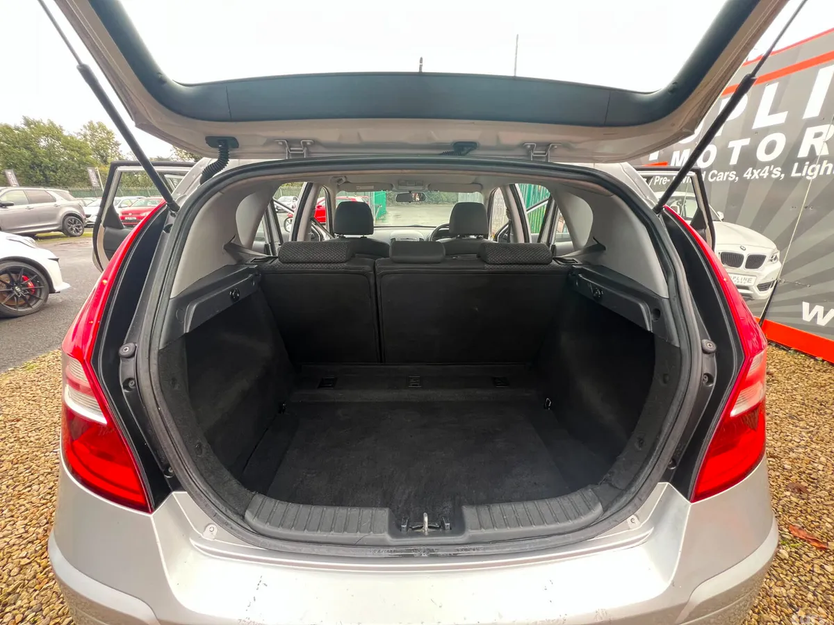 Hyundai i30 Hatchback, Diesel, 2011, Silver