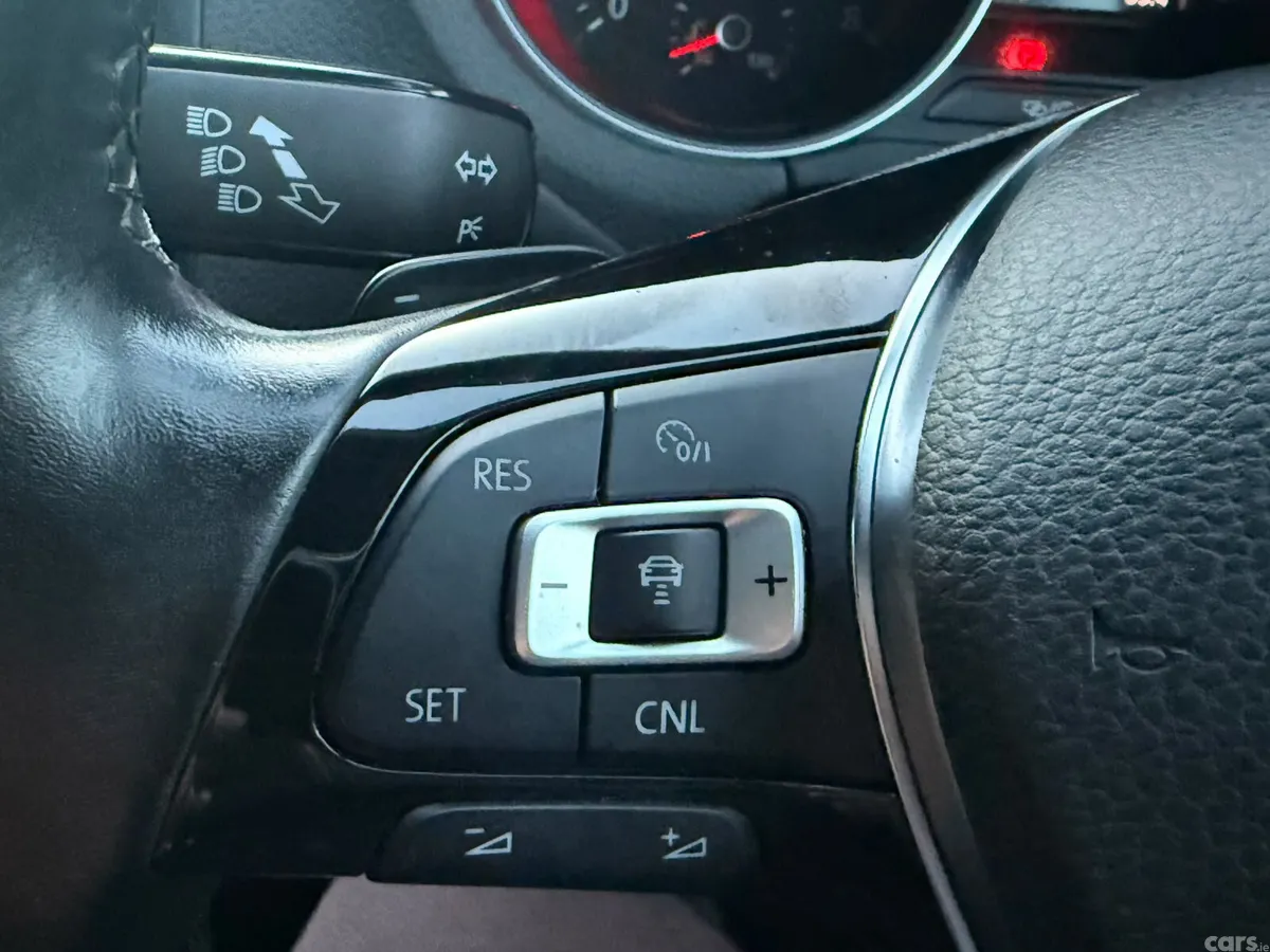 Volkswagen Polo Hatchback, Petrol, 2015, White