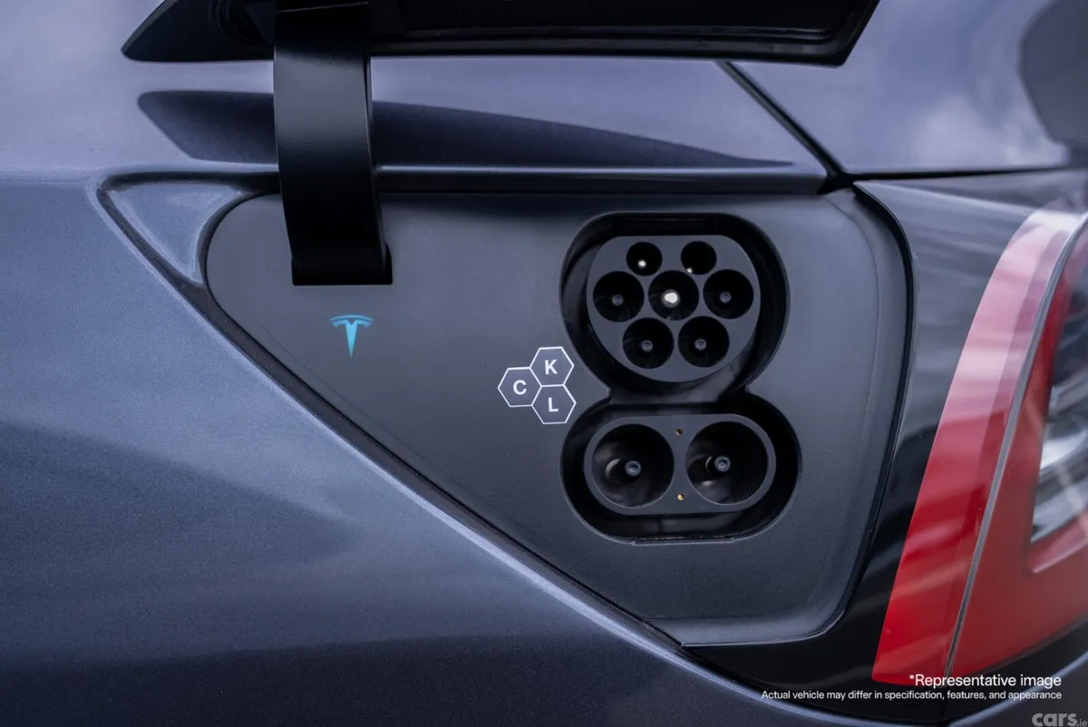 Tesla Model Y MPV, Electric, 2025, Grey