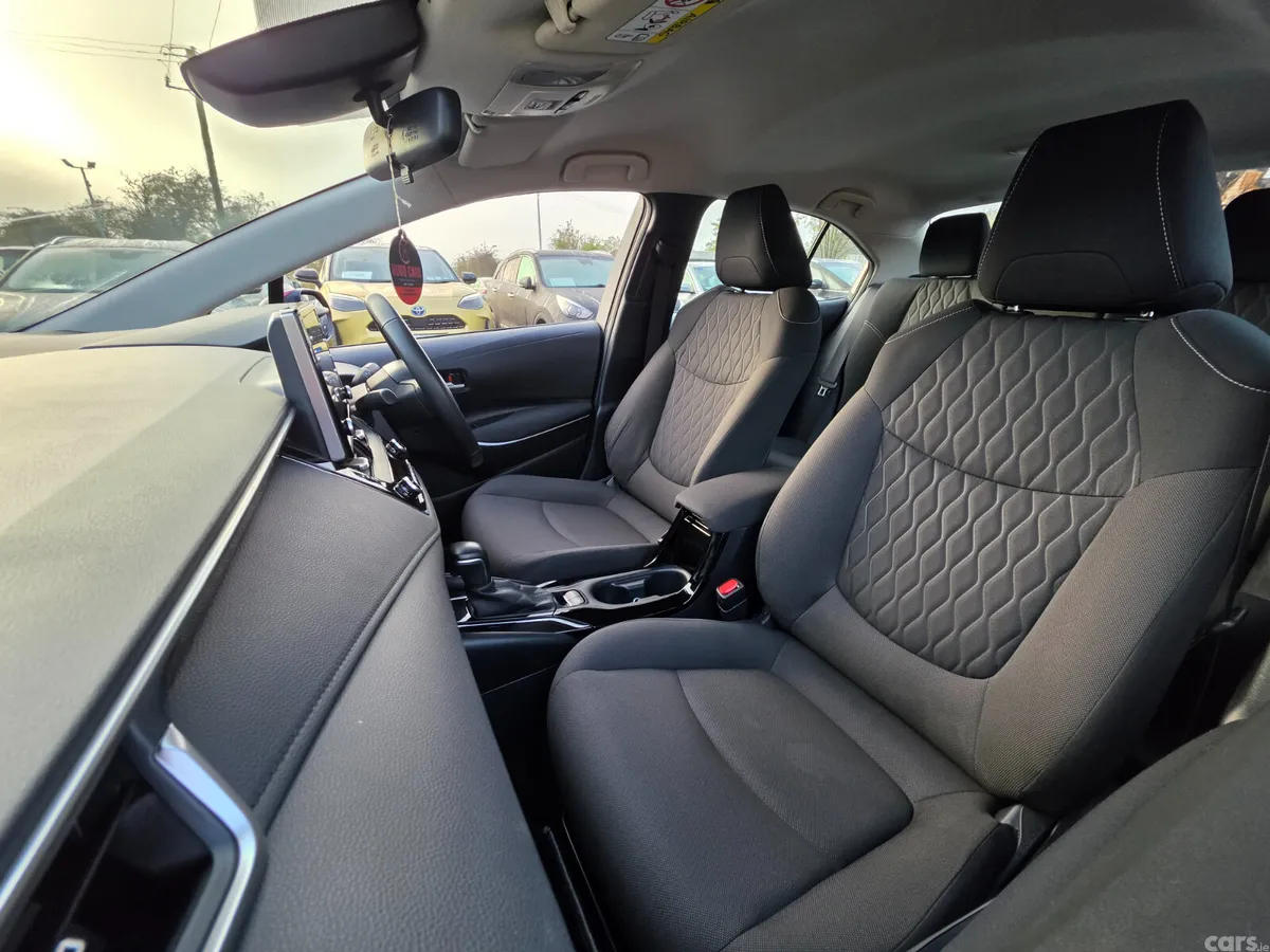 Toyota Corolla Saloon, Petrol Hybrid, 2020, Red