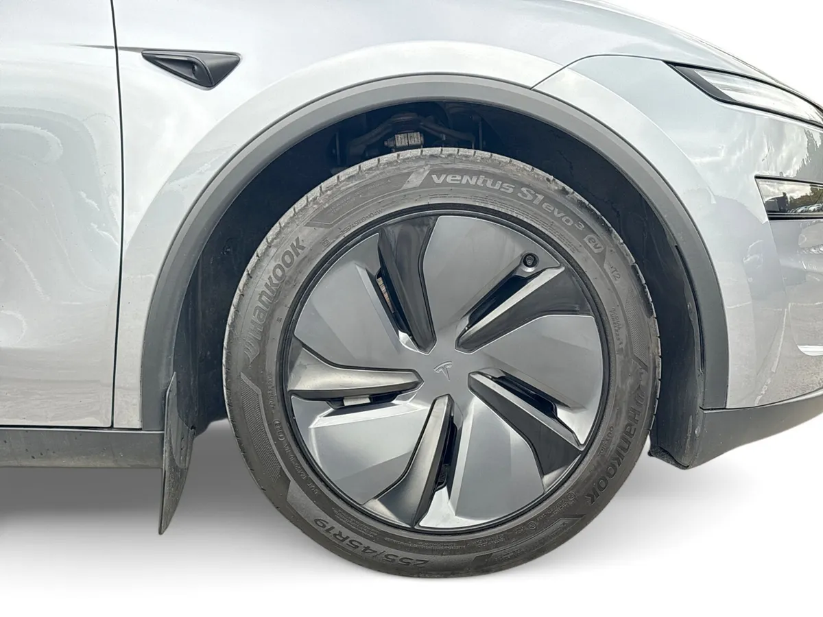 Tesla Model Y MPV, Electric, 2025, Grey