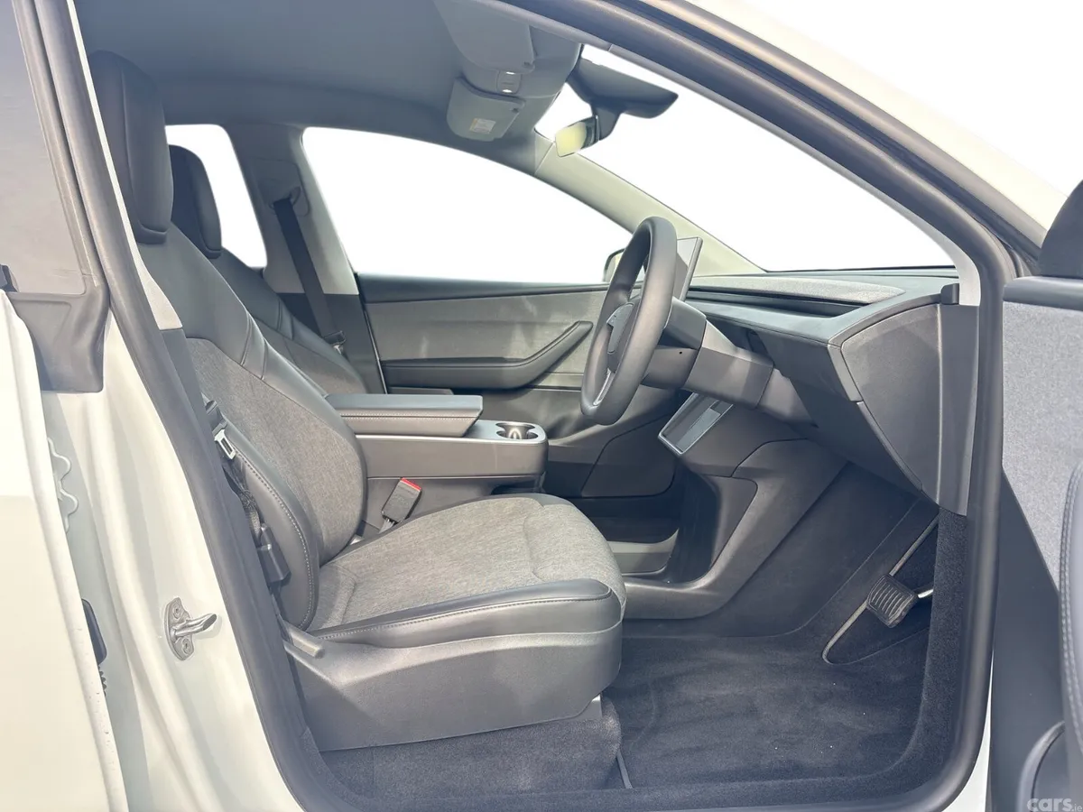 Tesla Model Y MPV, Electric, 2026, White