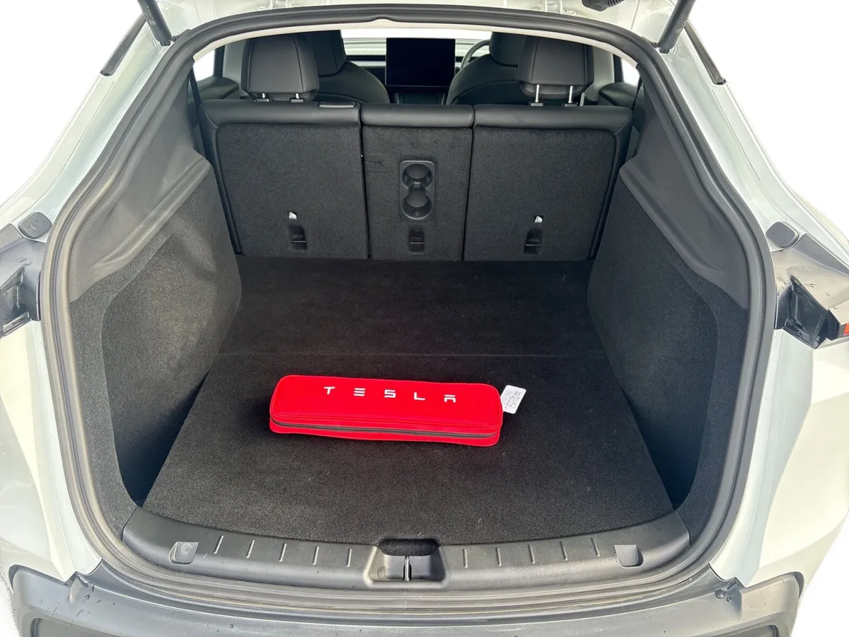 Tesla Model Y MPV, Electric, 2026, White