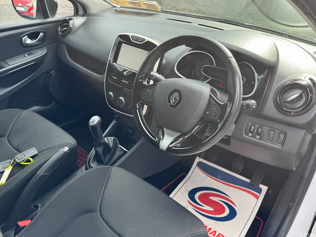 Renault Clio Hatchback, Petrol, 2017, White