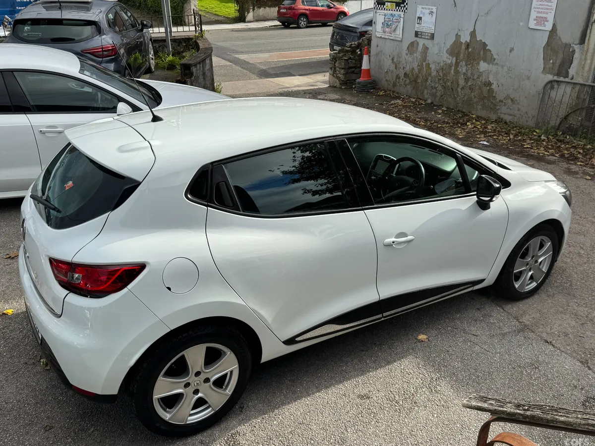 Renault Clio Hatchback, Petrol, 2017, White