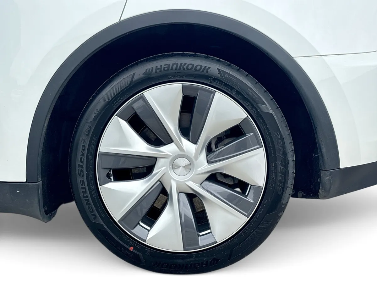 Tesla Model Y Saloon, Electric, 2023, White