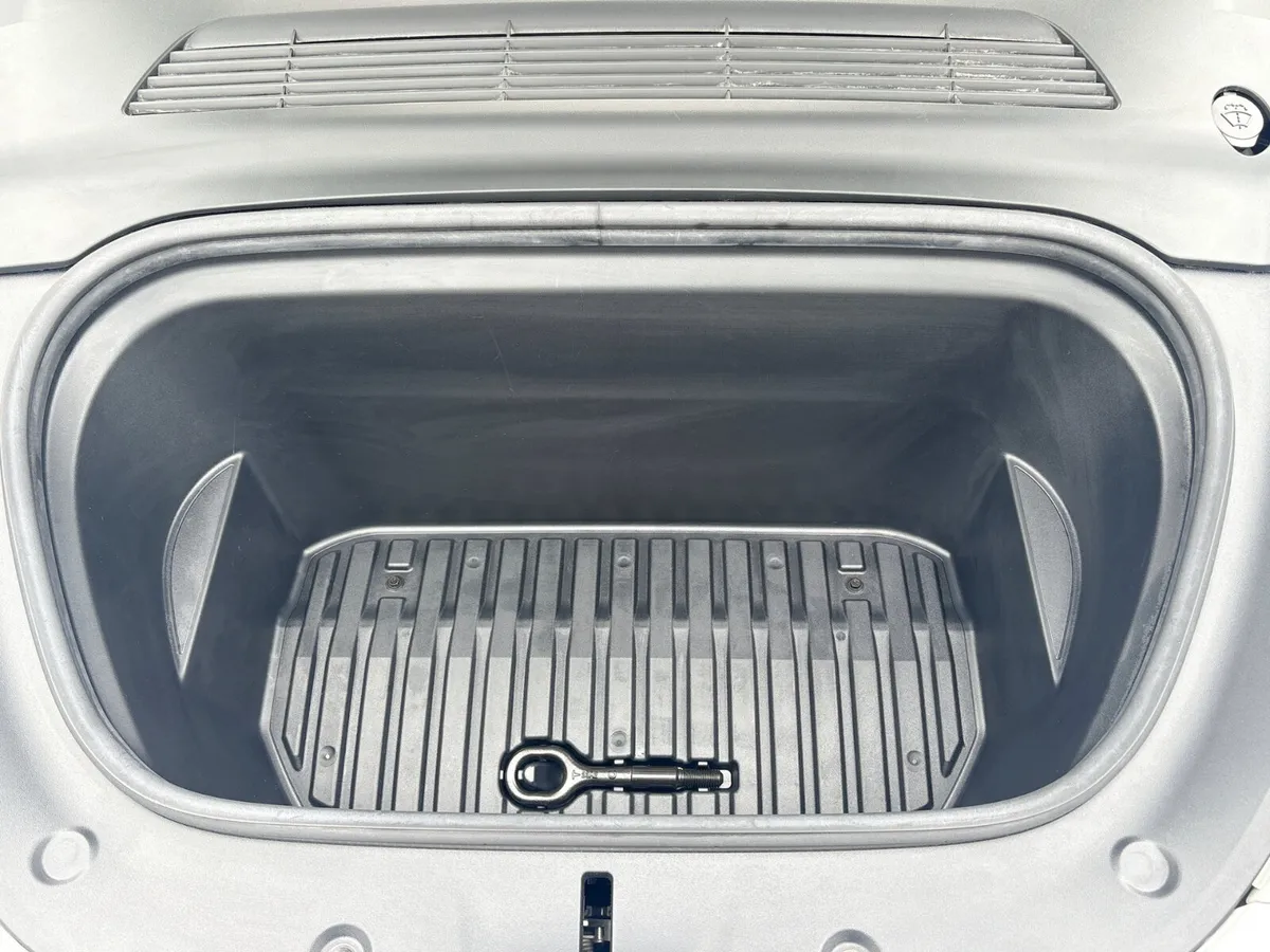 Tesla Model Y Saloon, Electric, 2023, White