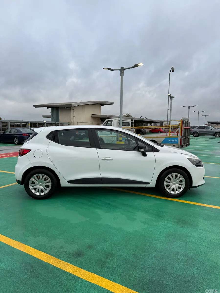 Renault Clio Hatchback, Petrol, 2015, White