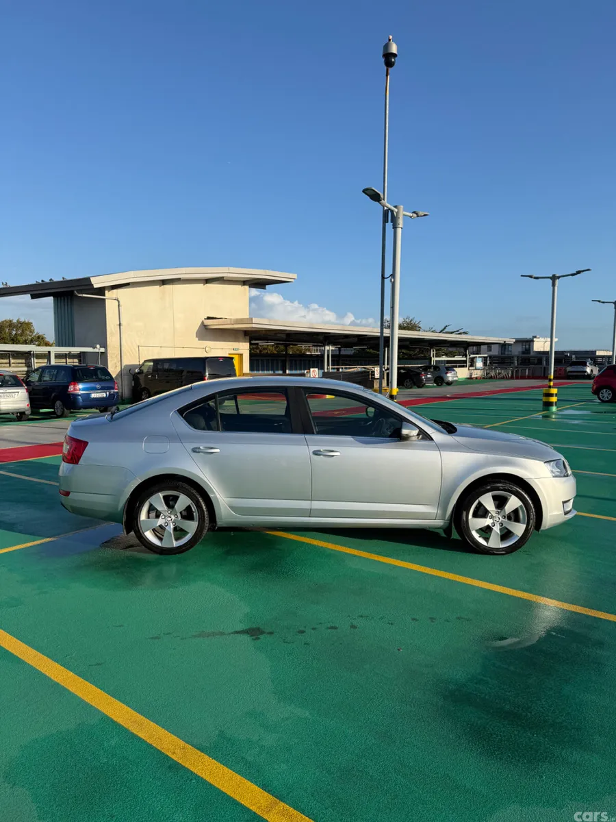 Skoda Octavia Saloon, Petrol, 2016, Silver