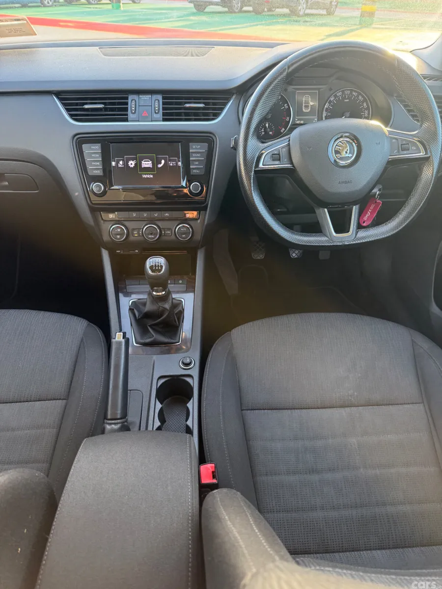Skoda Octavia Saloon, Petrol, 2016, Silver