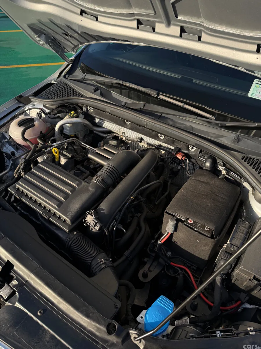 Skoda Octavia Saloon, Petrol, 2016, Silver