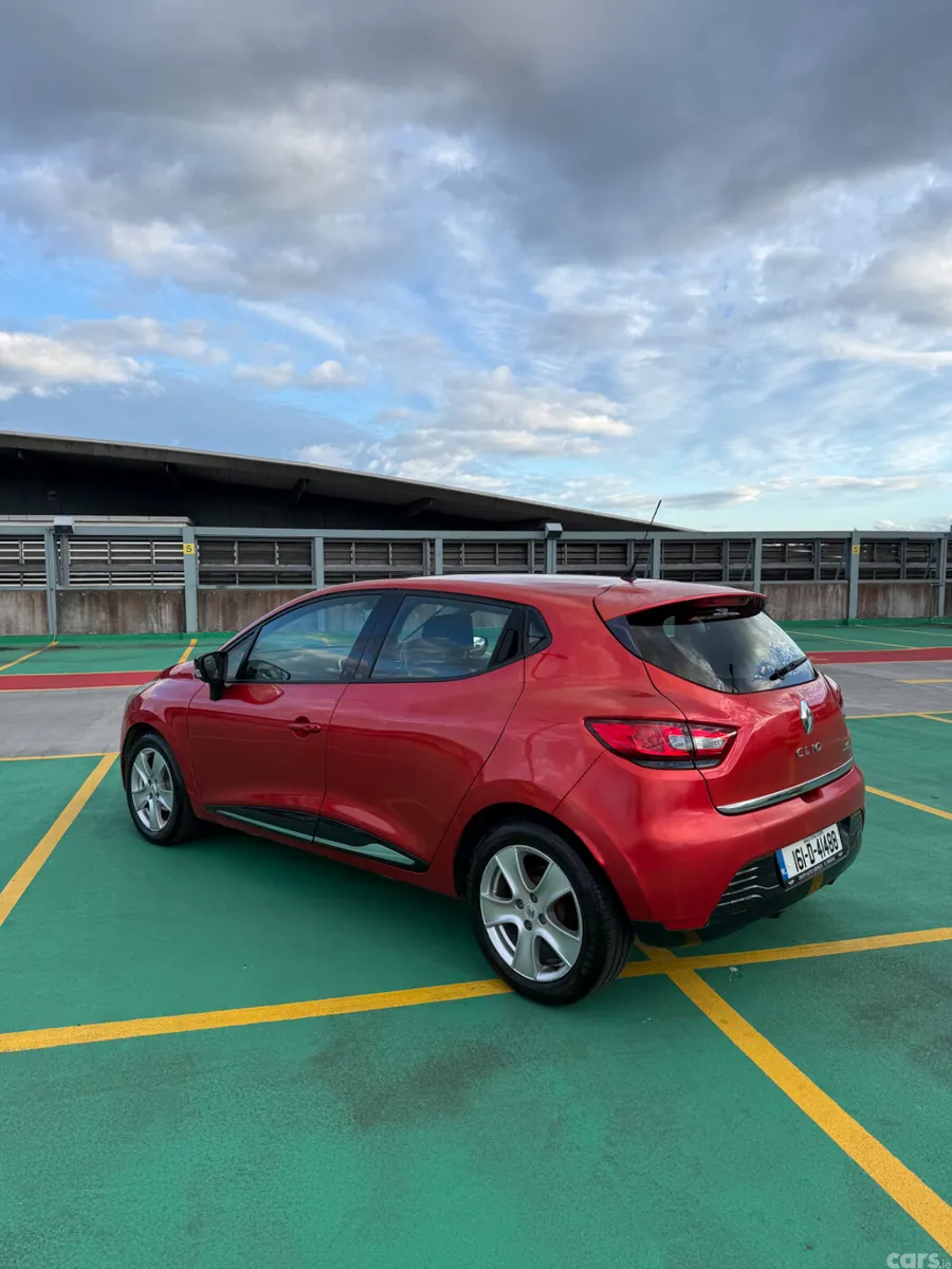 Renault Clio Hatchback, Petrol, 2016, Red
