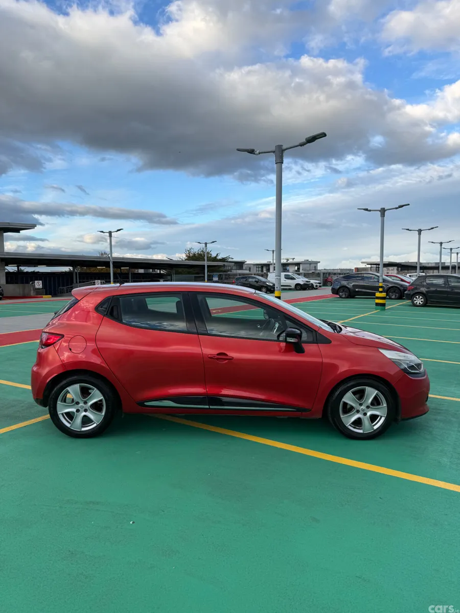 Renault Clio Hatchback, Petrol, 2016, Red